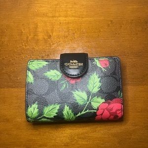 Coach Medium Corner Zip Wallet rose new without tag